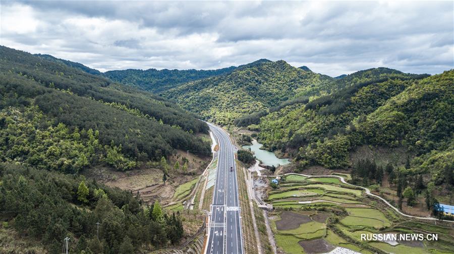 В провинции Гуйчжоу полностью введено в эксплуатацию скоростное шоссе Саньду -- Либо