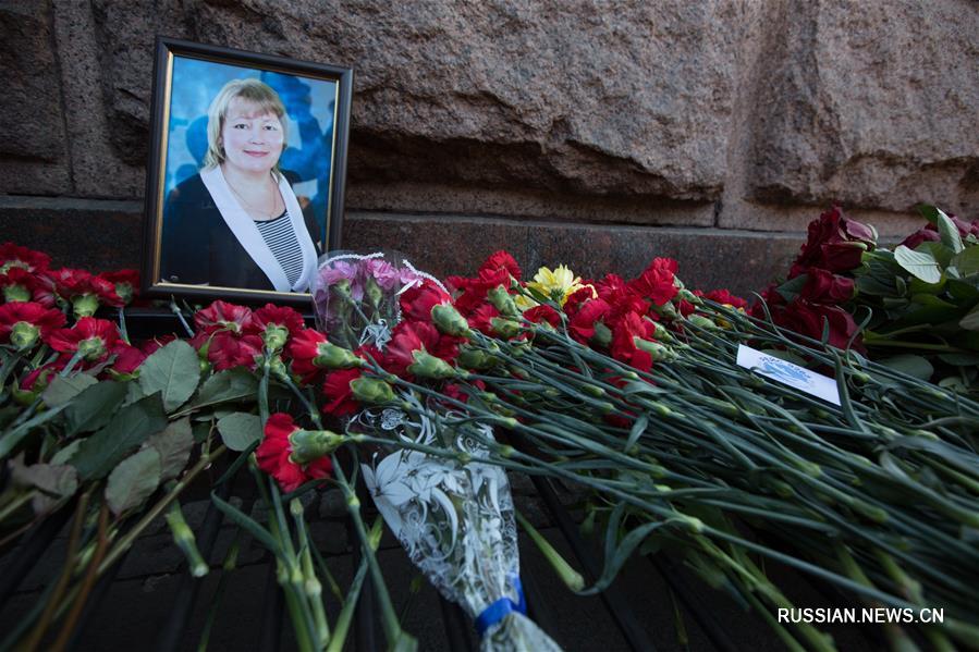 В России вспоминают жертв теракта в петербургском метро