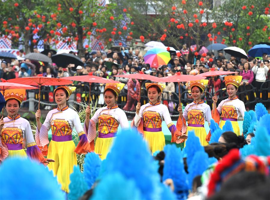 Традиционный карнавал народности чжуан в Наньнине