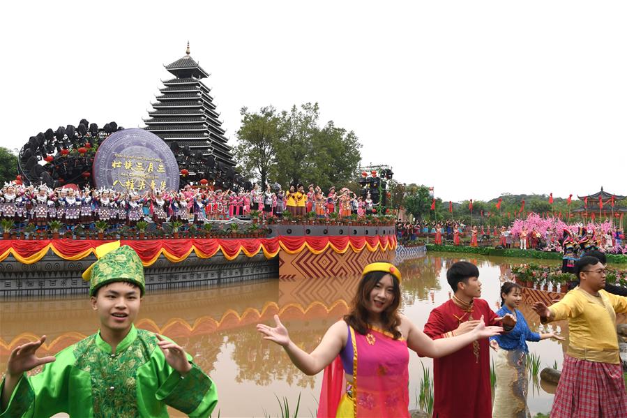 Традиционный карнавал народности чжуан в Наньнине