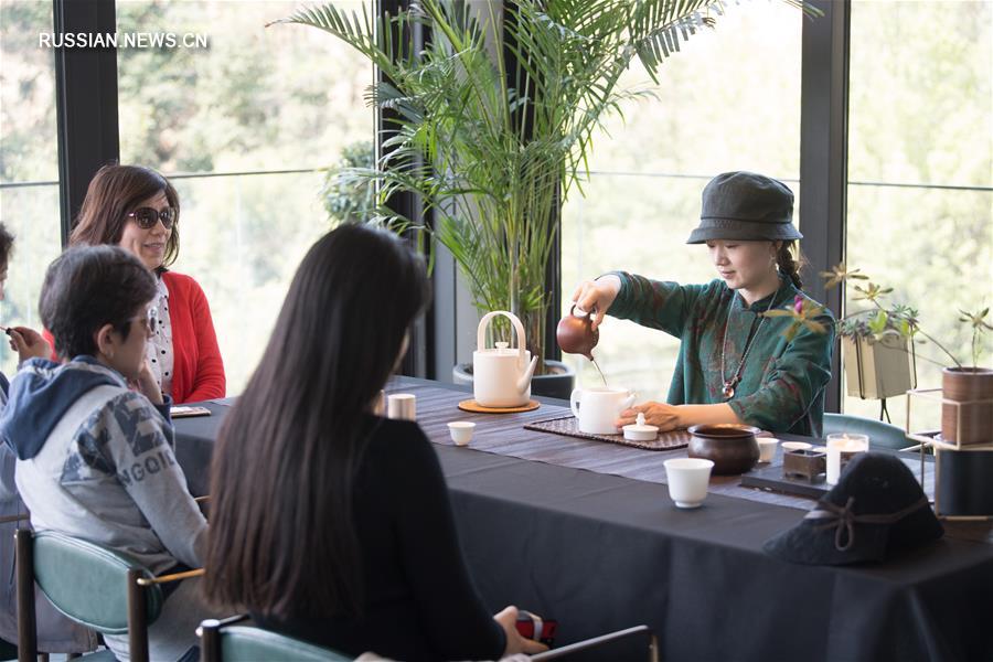 Семейная чайная плантация в уезде Аньцзи провинции Чжэцзян