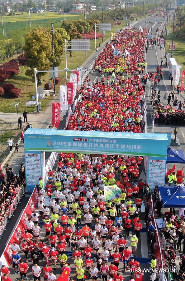 Марафонские забеги проходят в праздничные дни в Китае