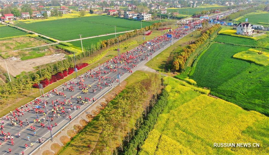 Марафонские забеги проходят в праздничные дни в Китае