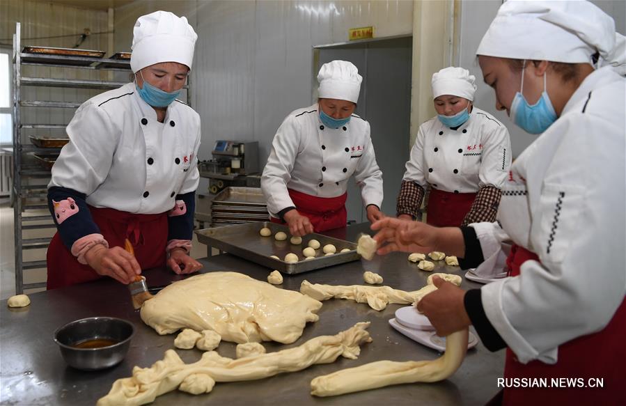 Производство кондитерских изделий как способ преодоления бедности в Синьцзяне 