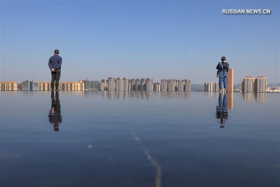 "Зеркало неба" в парке города Гуйян