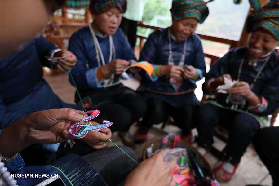 В провинции Юньнань туризм помогает многовековой деревне бороться с бедностью