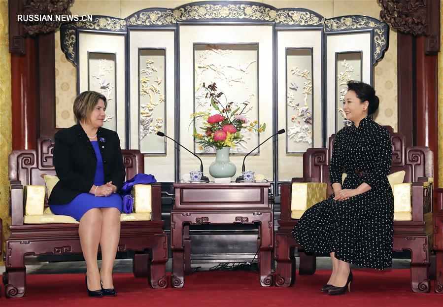 Пэн Лиюань встретилась с супругой председателя Государственного совета Кубы