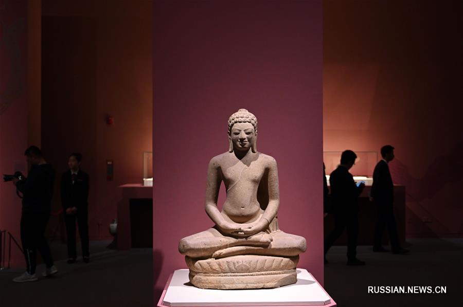 Выставка сокровищ из музеев стран Шелкового пути открылась в Пекине