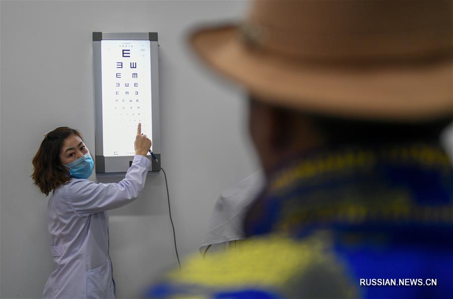 Лечение катаракты для китайских и монгольских пациентов -- "Яркий путь Пояса и пути" в Хулун-Буире