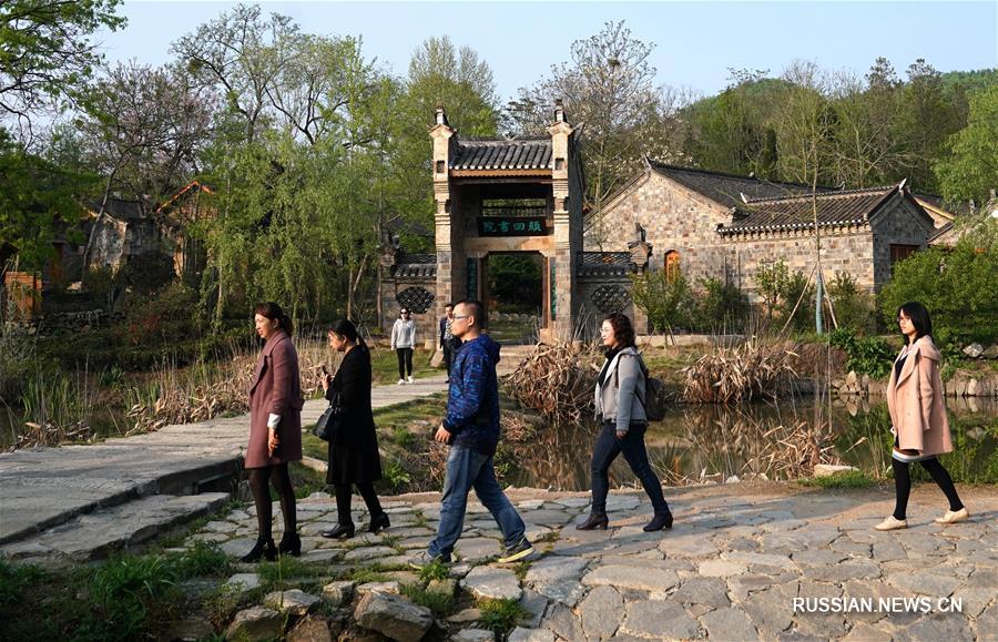Возрождение старинных домов и развитие сельского туризма обеспечивают благосостояние жителей деревни Цзиньлин в Хубэе 