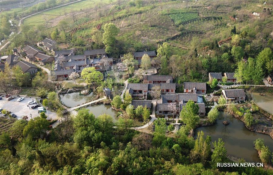 Возрождение старинных домов и развитие сельского туризма обеспечивают благосостояние жителей деревни Цзиньлин в Хубэе 