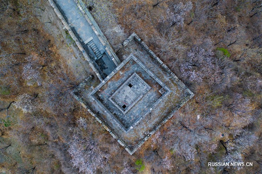 Весенний пейзаж на участке Великой китайской стены Мутяньюй