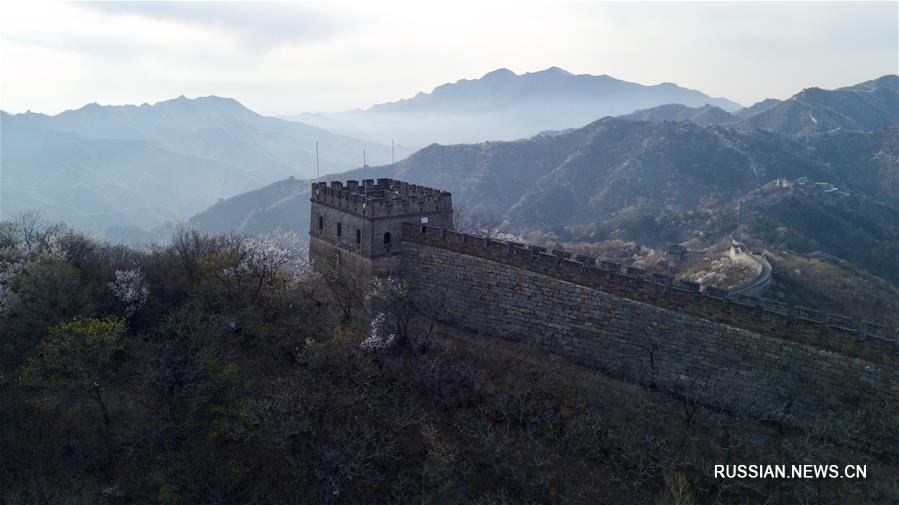 Весенний пейзаж на участке Великой китайской стены Мутяньюй