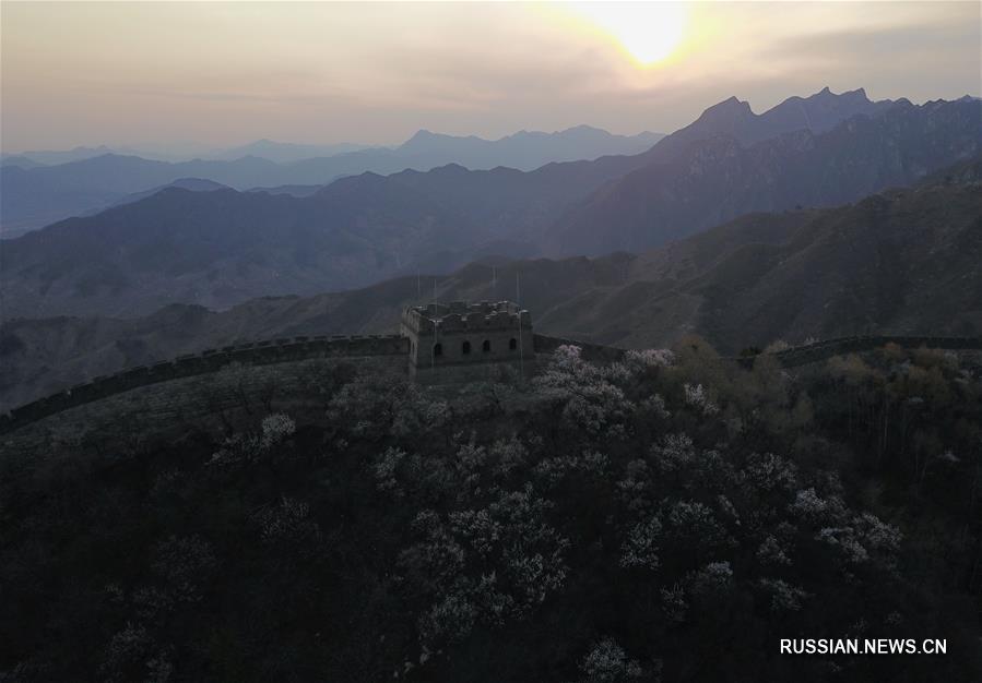 Весенний пейзаж на участке Великой китайской стены Мутяньюй
