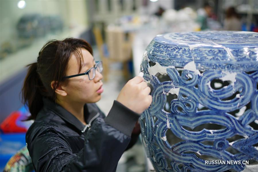 Реставрация древнего фарфора в Цзиндэчжэне