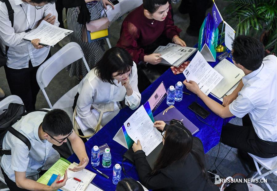 （社会）（1）第十七届中国国际人才交流大会在深圳举行