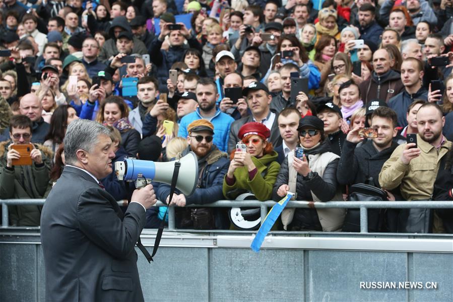 Петр Порошенко пообщался с избирателями в киевском спорткомплексе "Олимпийский"