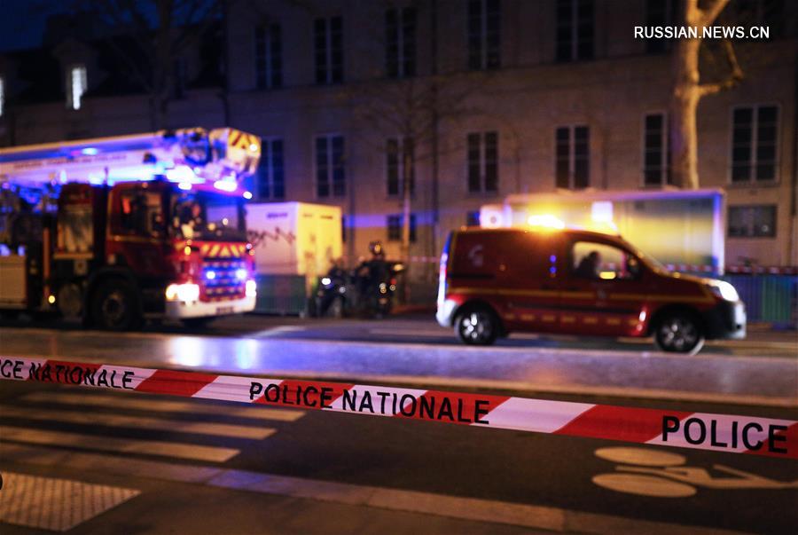（国际）（3）巴黎圣母院发生大火 建筑损毁严重