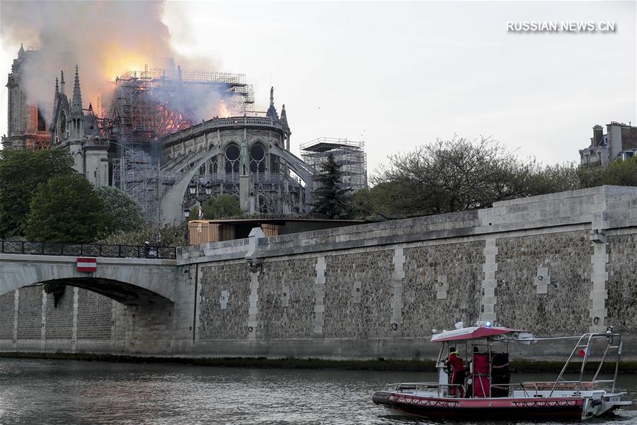 （国际）（6）巴黎圣母院发生大火 建筑损毁严重