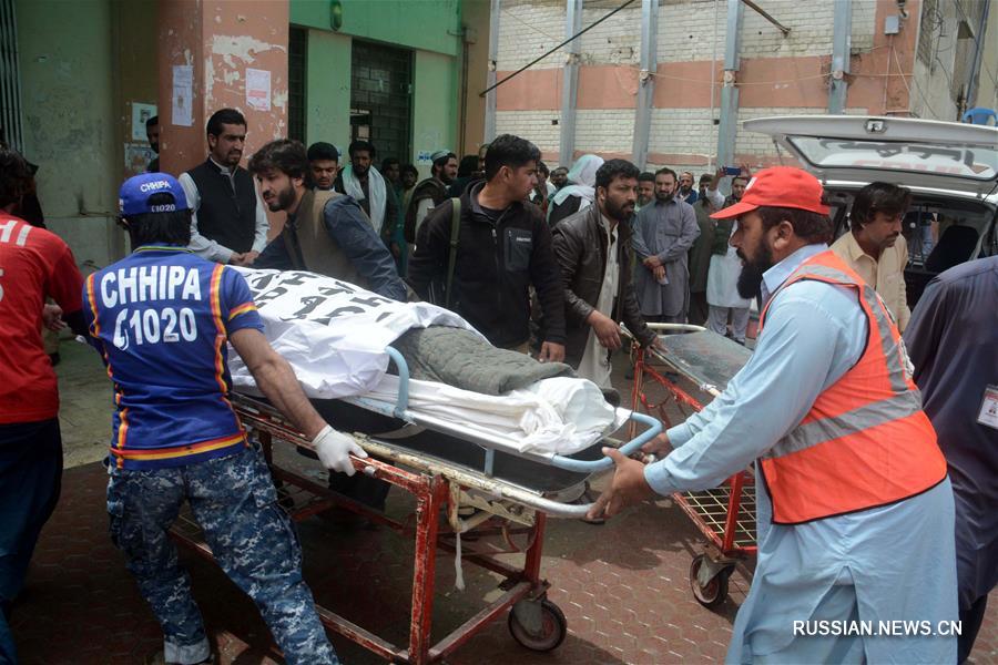 В ДТП в Пакистане погибли и пострадали 20 человек