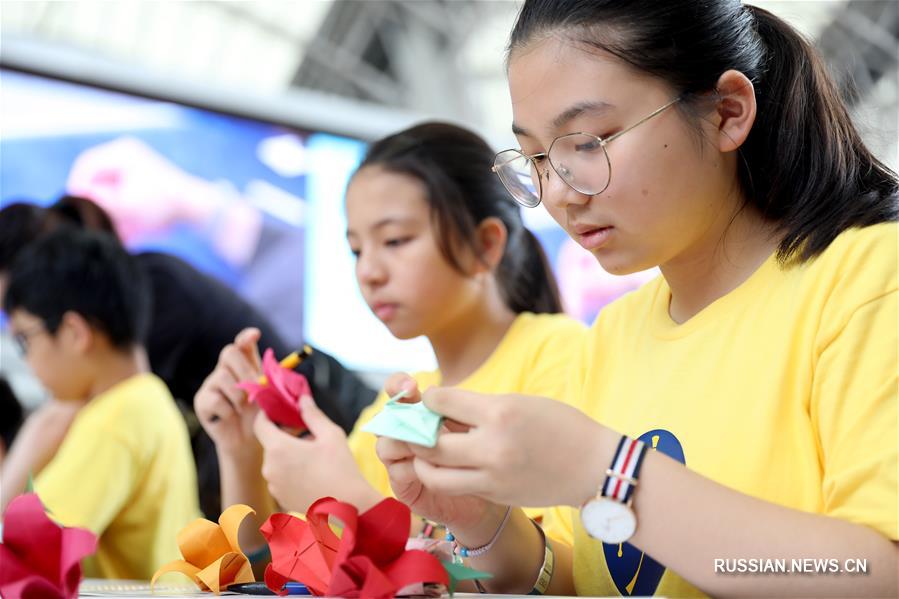 В Сянгане больше тысячи любителей оригами собрались, чтобы установить мировой рекорд