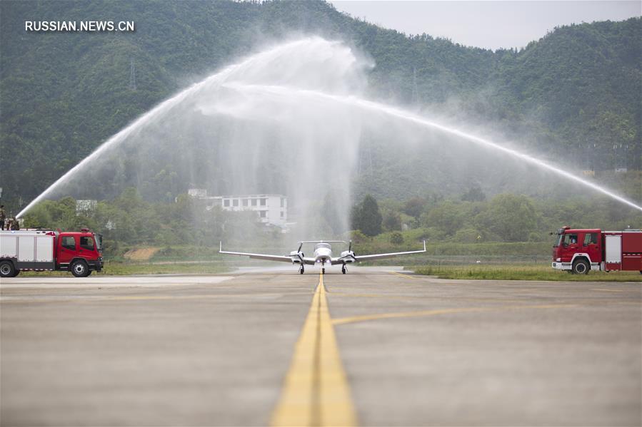 Авиатор-энтузиаст Чжан Бо приземлился в провинции Чжэцзян 