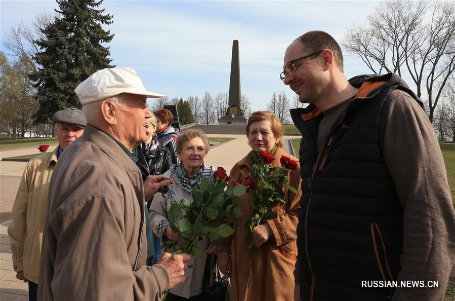 Депутаты парламента Беларуси приняли участие в республиканском субботнике