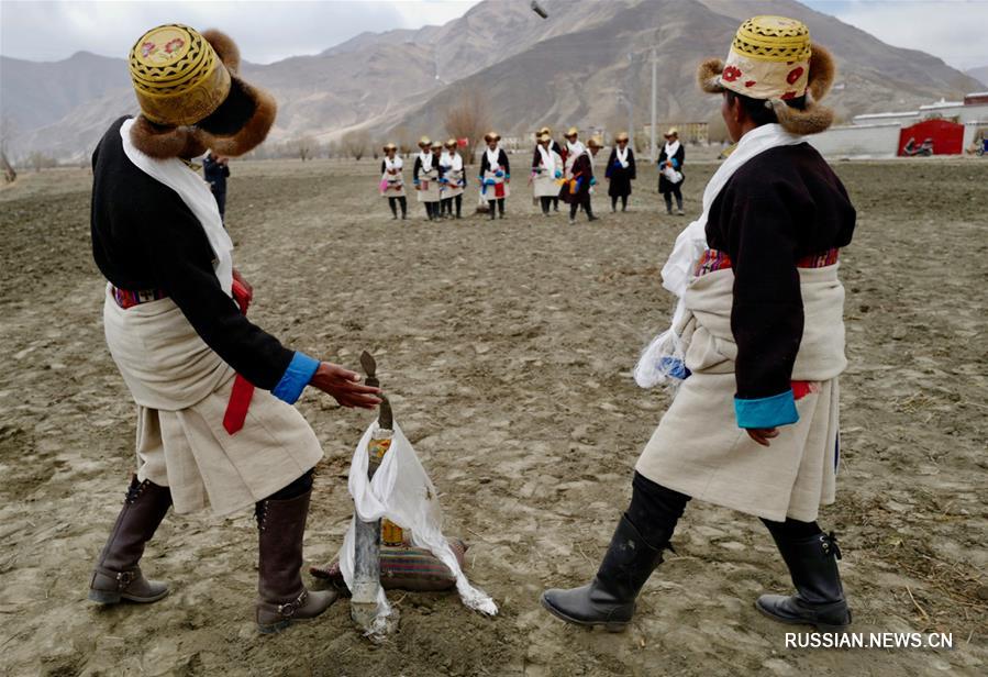 Церемонии весенней вспашки полей в Тибете