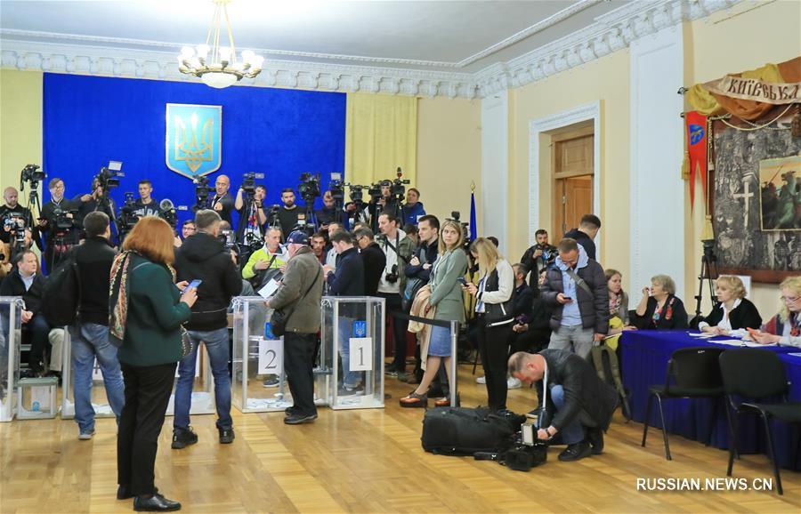 В Украине проходит второй тур президентских выборов