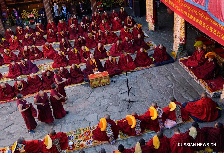 12 тибетских монахов получили ученую монашескую степень геше-лхарамба  