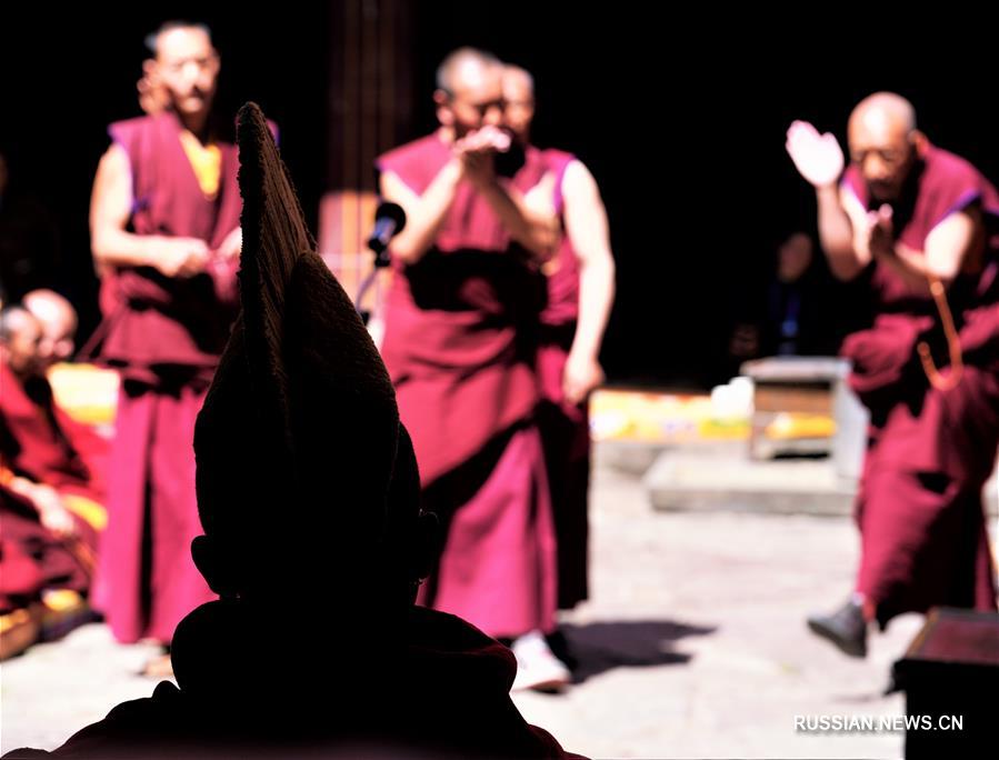 12 тибетских монахов получили ученую монашескую степень геше-лхарамба  