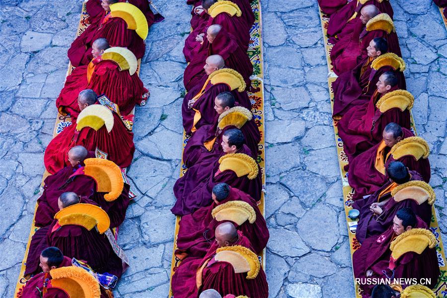 12 тибетских монахов получили ученую монашескую степень геше-лхарамба  