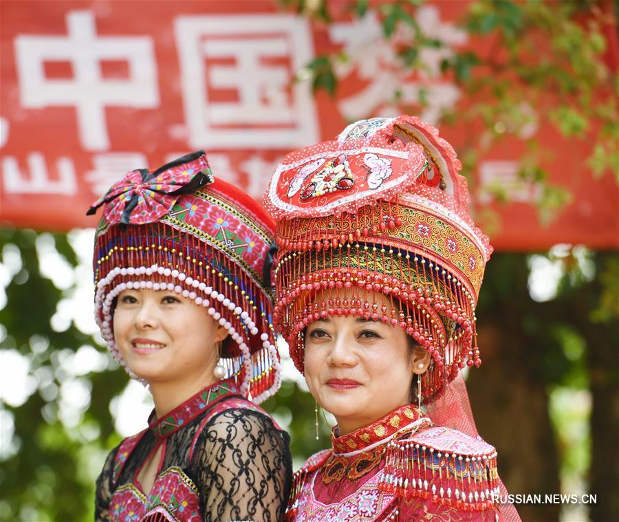 Большой фестиваль представителей различных народностей в уезде Яньшань