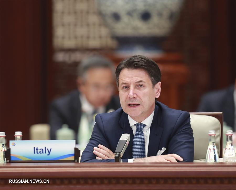 Заседание круглого стола второго Форума высокого уровня по международному сотрудничеству в рамках "Пояса и пути" в Пекине