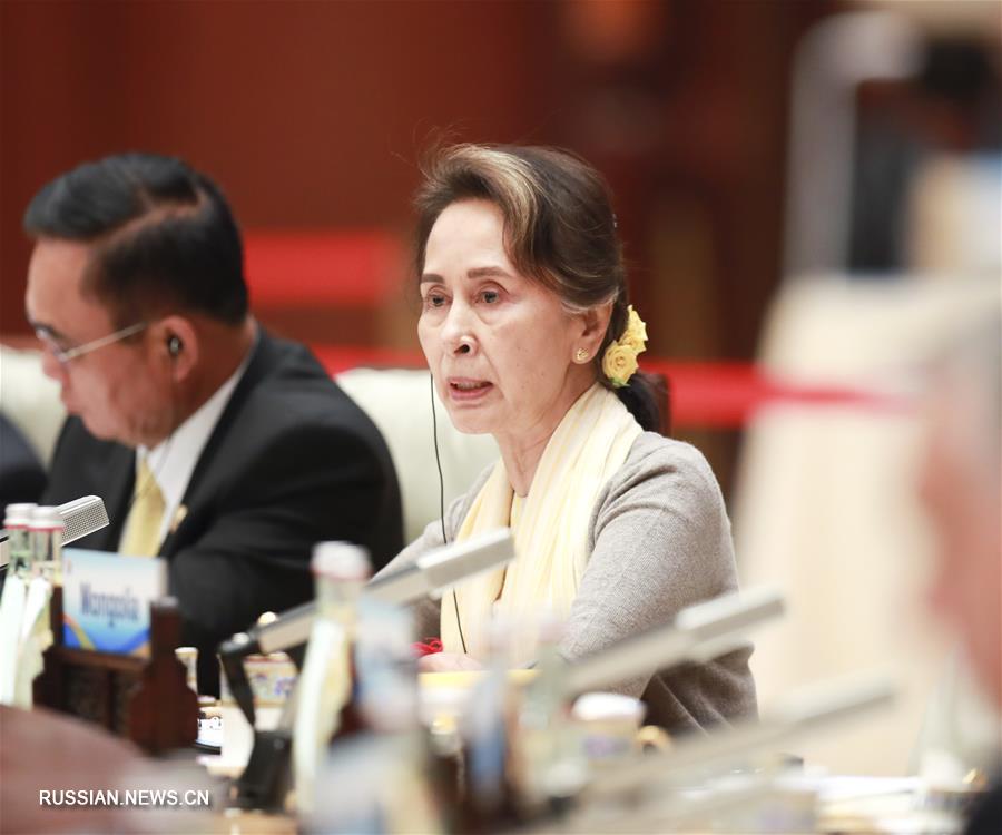 Заседание круглого стола второго Форума высокого уровня по международному сотрудничеству в рамках "Пояса и пути" в Пекине