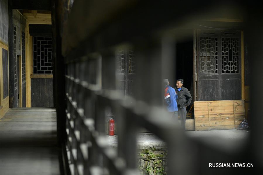Музей без заборов и витрин -- туцзяские дома на сваях на западе провинции Хубэй