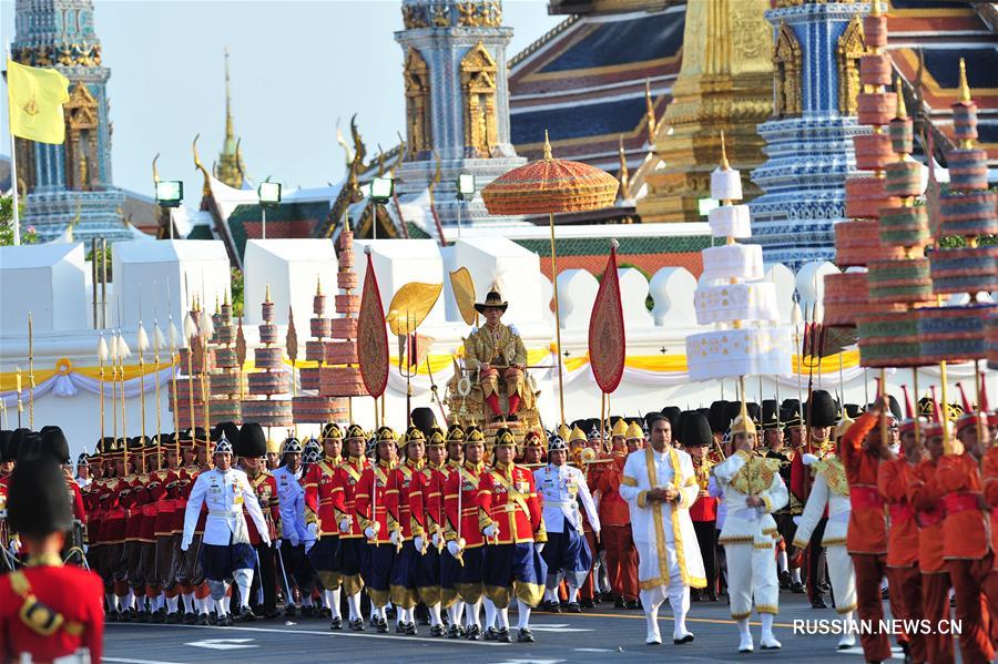 В Бангкоке прошла королевская процессия по случаю коронации нового короля Таиланда