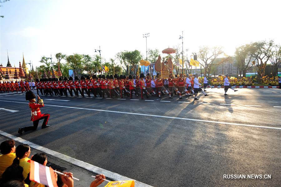 В Бангкоке прошла королевская процессия по случаю коронации нового короля Таиланда