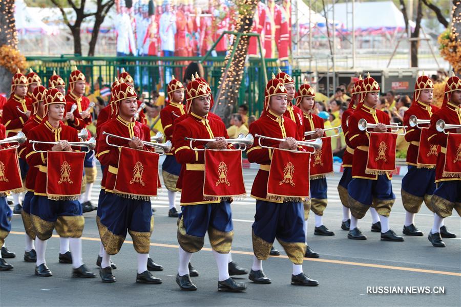 В Бангкоке прошла королевская процессия по случаю коронации нового короля Таиланда