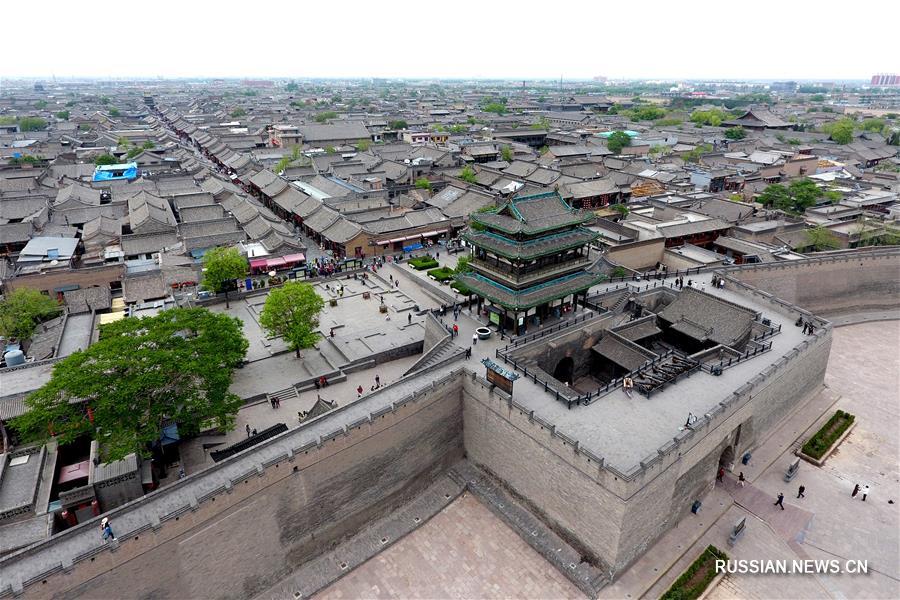 Вид на древний город Пинъяо с высоты птичьего полета