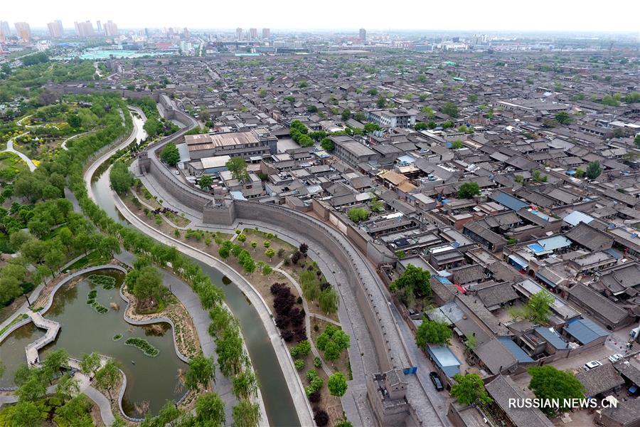Вид на древний город Пинъяо с высоты птичьего полета