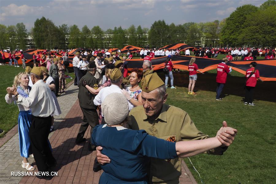 Танцевальная акция ко Дню Победы в Москве