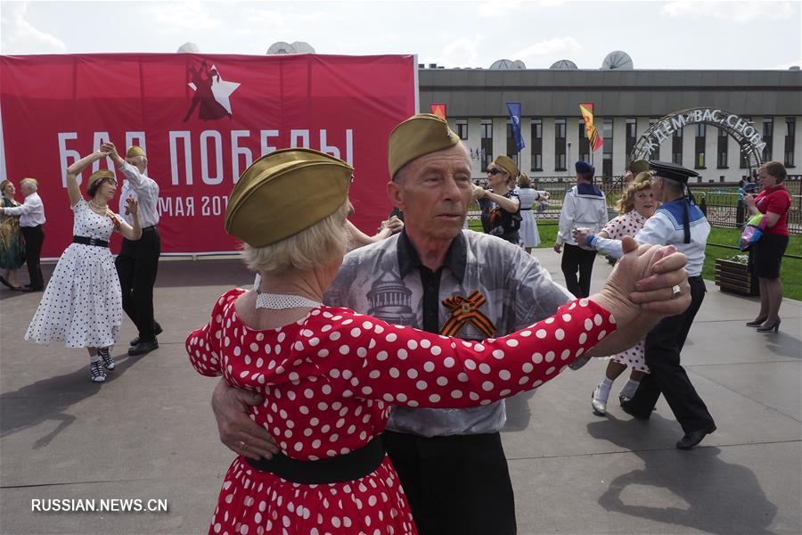 Танцевальная акция ко Дню Победы в Москве