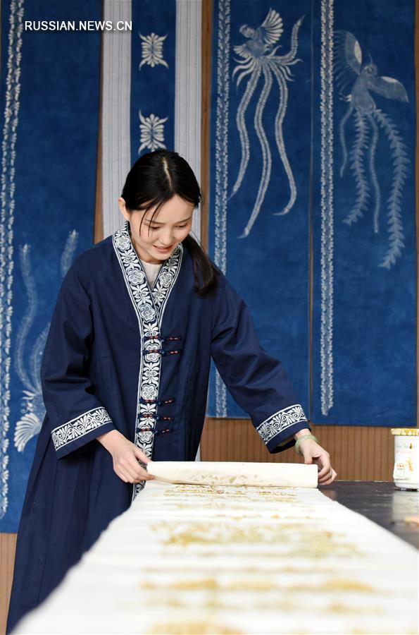 Жань Гуанцзинь -- продолжатель техники окрашивания ткани смолой ликвидамбара