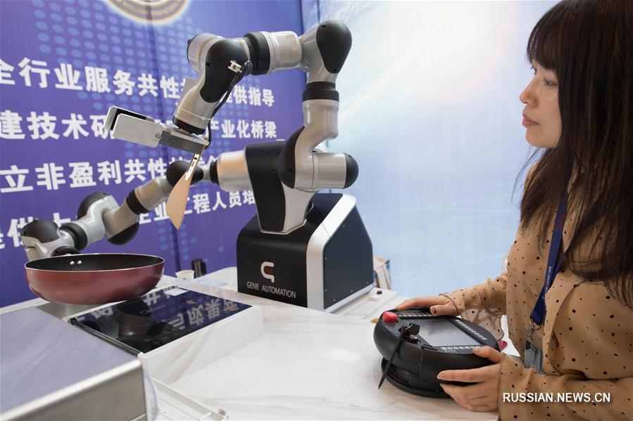 Открытие 6-го Китайского саммита робототехники в Чжэцзяне
