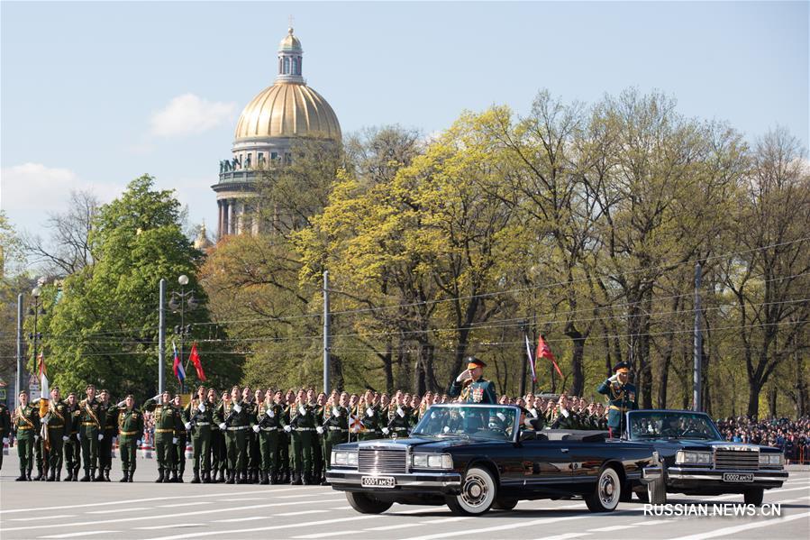 В Санкт-Петербурге в параде Победы участвовали 4,5 тысячи военнослужащих