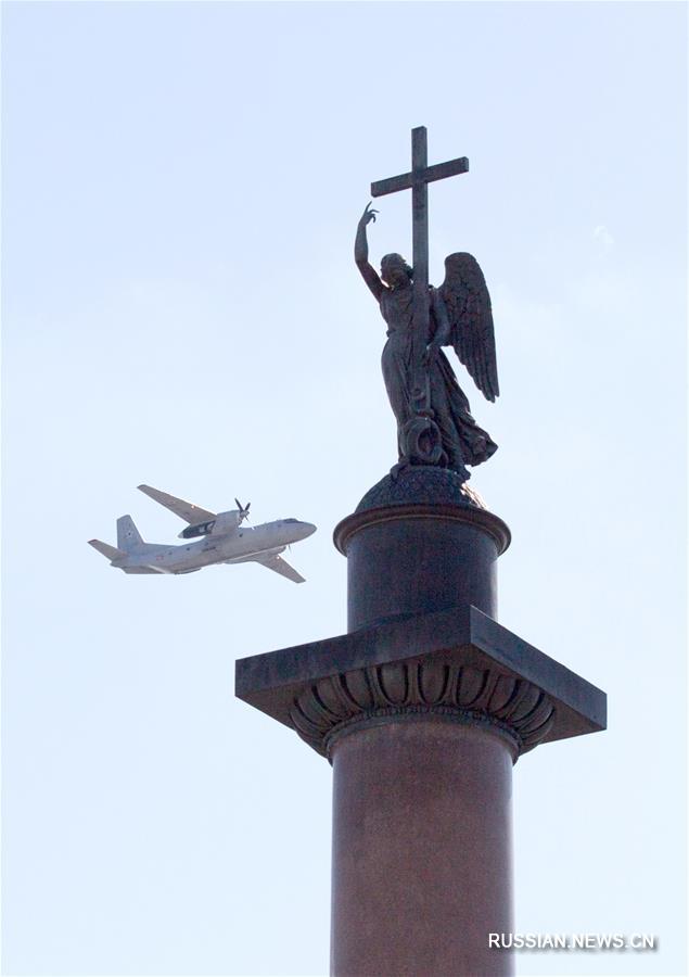 В Санкт-Петербурге в параде Победы участвовали 4,5 тысячи военнослужащих