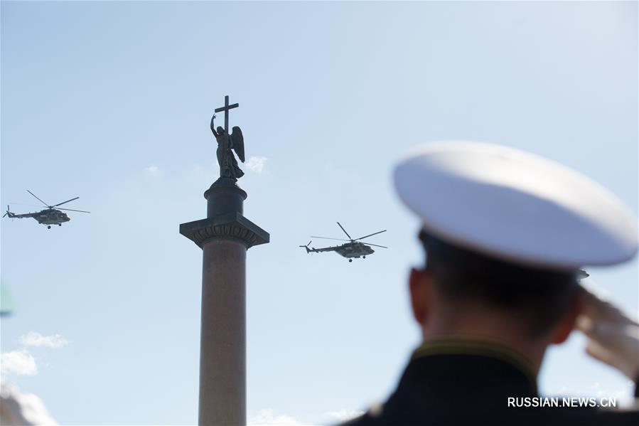 В Санкт-Петербурге в параде Победы участвовали 4,5 тысячи военнослужащих