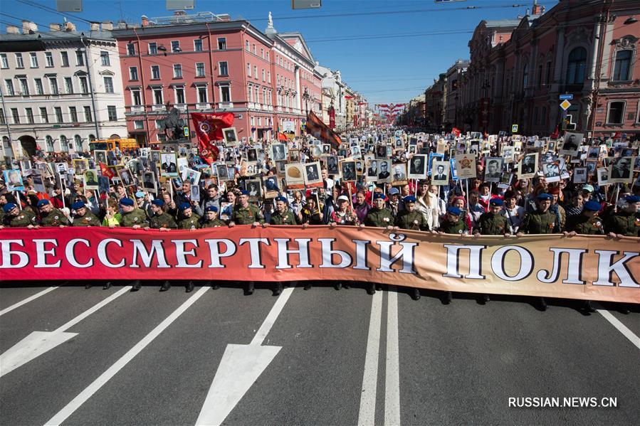 В акции "Бессмертный полк" в Санкт-Петербурге участвовали более миллиона человек