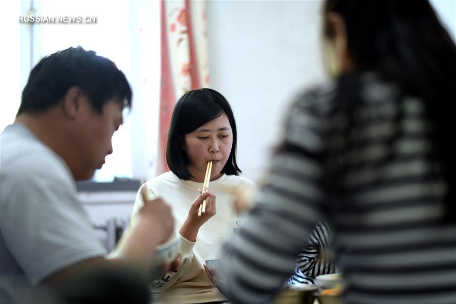 Болезнь не препятствие для получения образования для девушки из АР Внутренняя Монголия